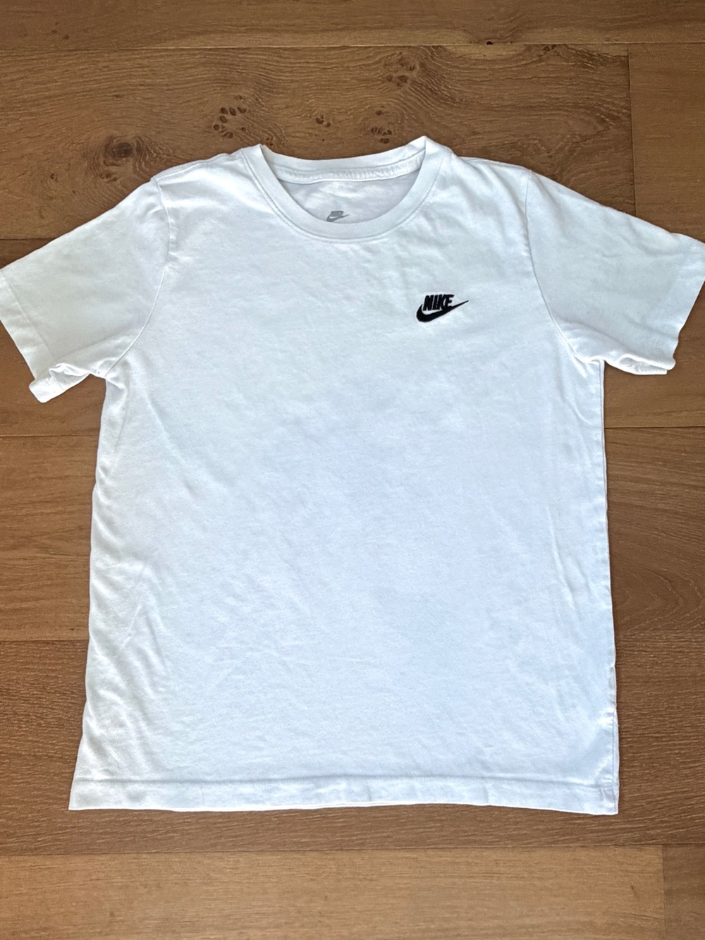 NIKE Sportswear Futura Embroidered White Basic Crew Youth XL (fits Women's XS-S)
